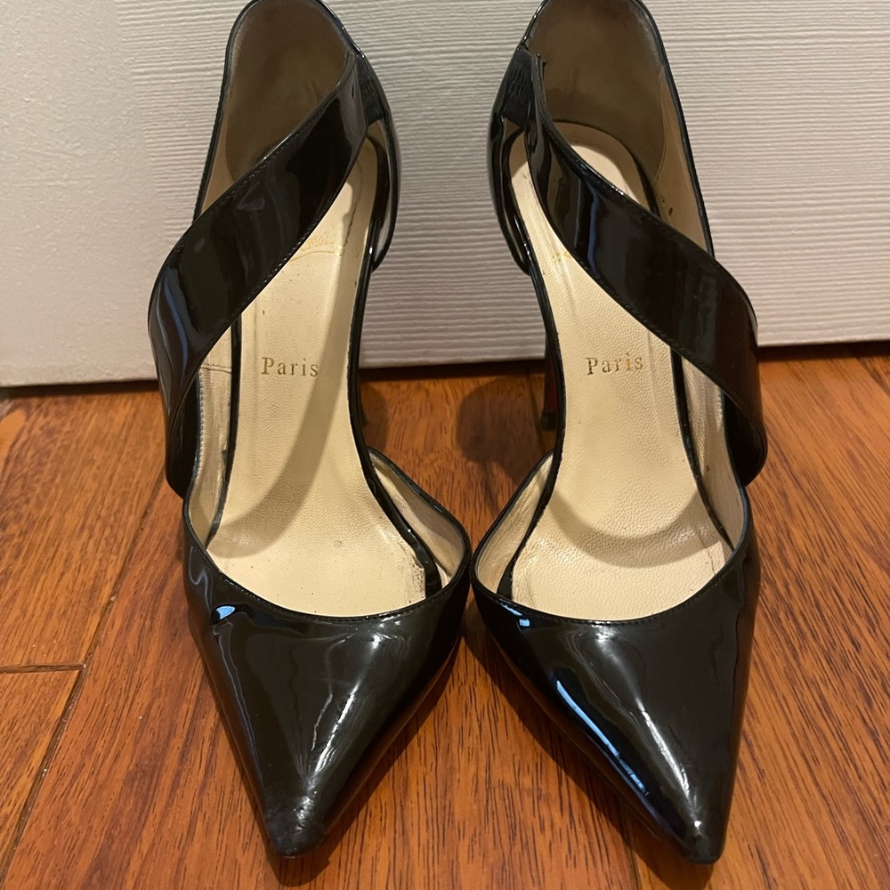 Christian Louboutin Patent Leather Pumps. New soles. Like new size 40